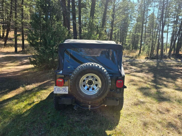 1986 Jeep Cj, schwarz, 104.000 km, Import Kanada — Foto 5 z 5