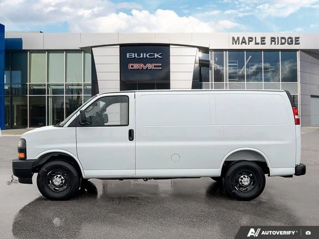 2026 Chevrolet Express Cargo Van, weiß, 4 km, Import Kanada — Foto 2 z 20