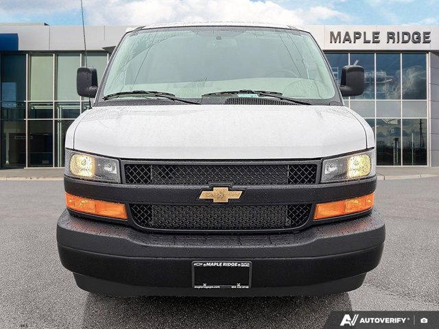 2026 Chevrolet Express Cargo Van, weiß, 4 km, Import Kanada — Foto 8 z 20