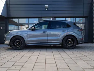 2026 Porsche Cayenne, schwarz, 10.692 km, Slowakei — Foto 2 z 5
