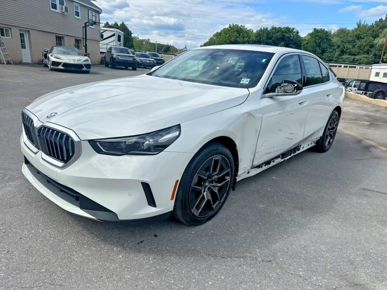 2027 BMW 530 XI, weiß, 3.647 km, Import USA — Foto 1