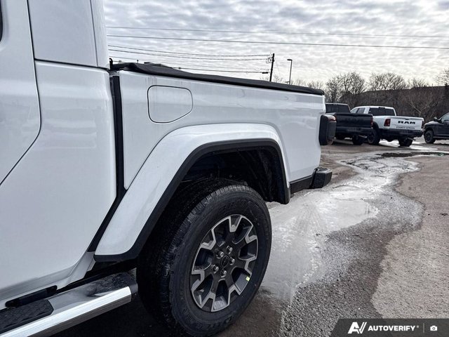 2026 Jeep Gladiator Rubicon, orange, 19 km, Import Kanada — Foto 11 z 20