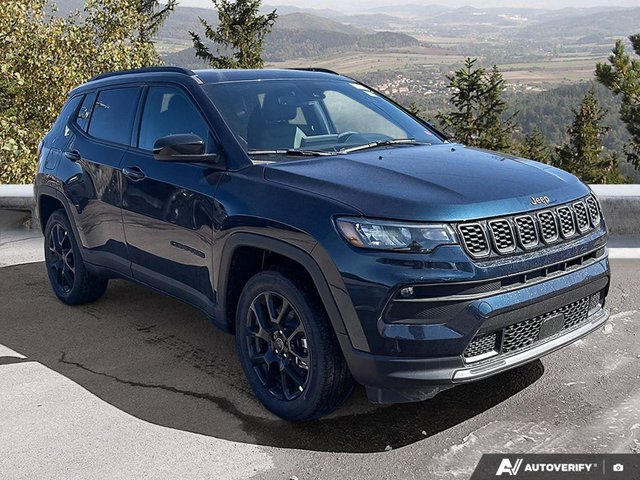 2026 Jeep Compass 85th Anniversary, weiß, 15 km, Import Kanada — Foto 8 z 20