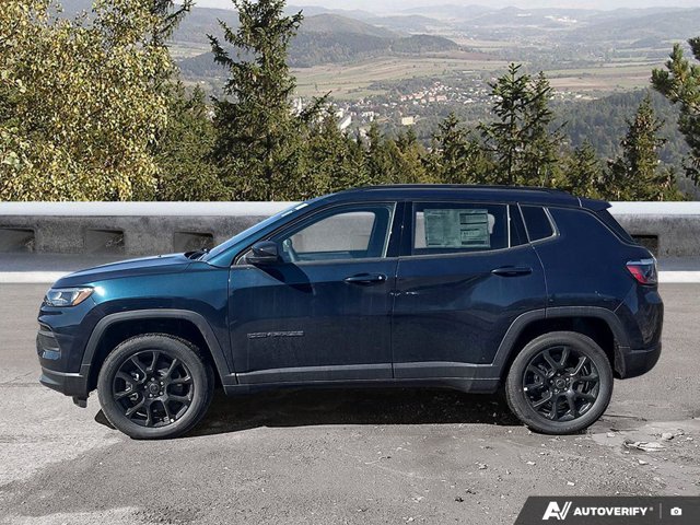 2026 Jeep Compass 85th Anniversary, silber, 15 km, Import Kanada — Foto 2 z 20
