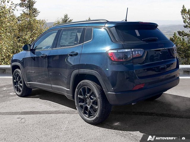 2026 Jeep Compass 85th Anniversary, silber, 15 km, Import Kanada — Foto 4 z 20