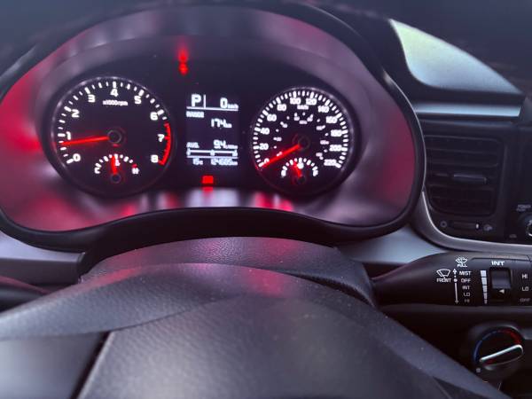 2021 Kia, Import Kanada — Foto 12 z 12