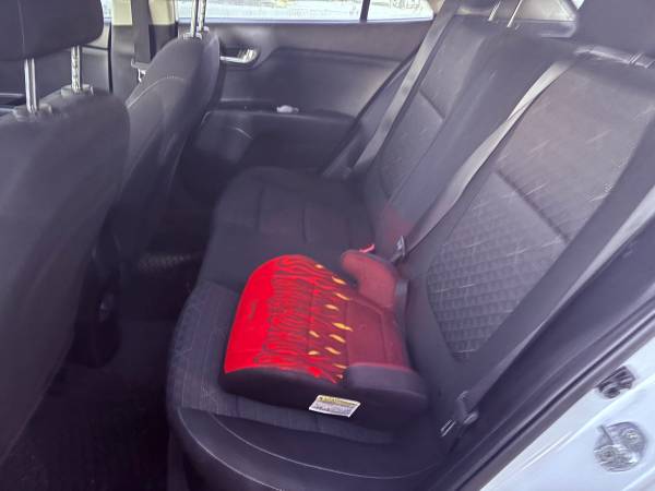 2021 Kia, Import Kanada — Foto 9 z 12