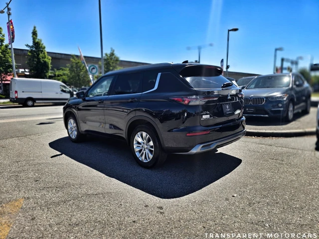 2026 Mitsubishi Outlander SE, 979 km, Import Kanada — Foto 5 z 5