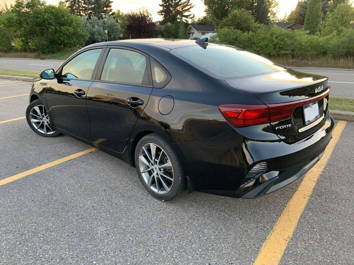 2022 Kia, Import Kanada — Foto 4 z 12
