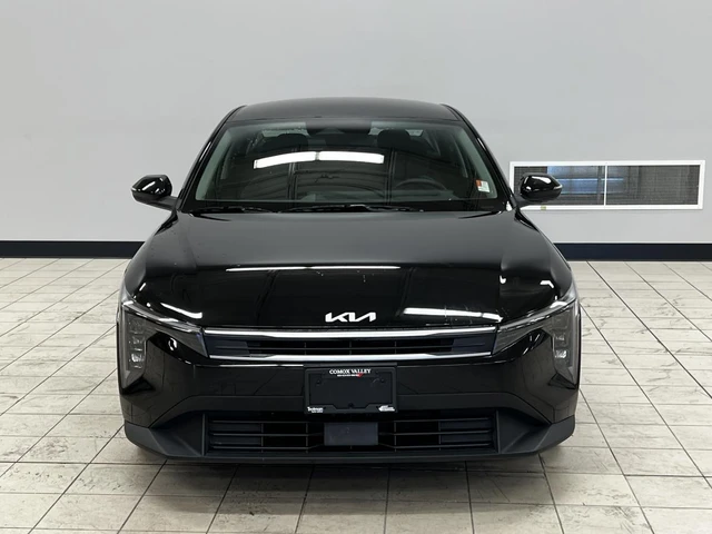 2025 Kia K4 EX, schwarz, 25.131 km, Import Kanada — Foto 2 z 5