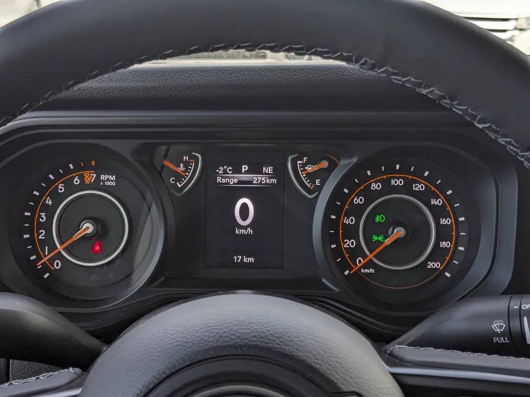 2026 Jeep, Import Kanada — Foto 11 z 12