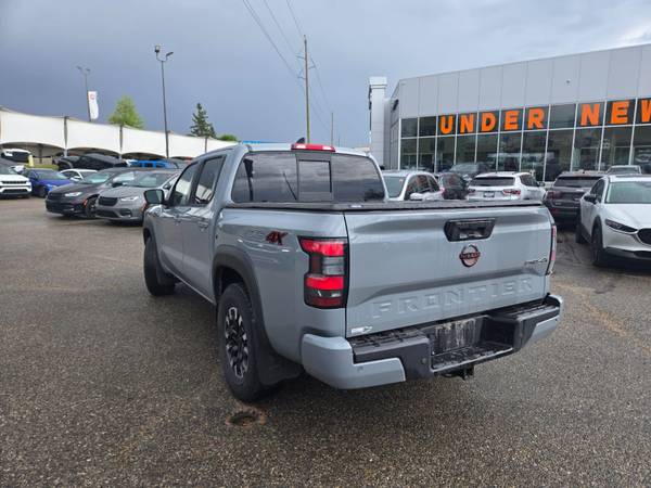 2022 Nissan, Import Kanada — Foto 4 z 12