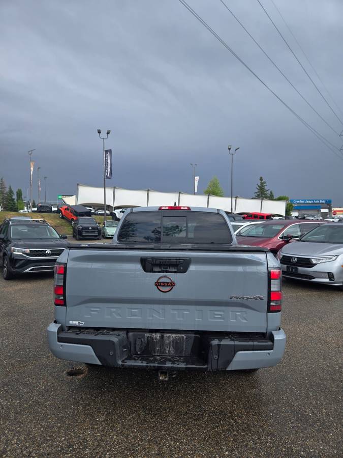 2022 Nissan, Import Kanada — Foto 5 z 12