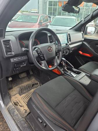 2022 Nissan, Import Kanada — Foto 8 z 12