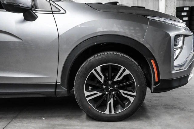 2023 Mitsubishi Eclipse Cross ES S-AWC, 41.750 km, Import Kanada — Foto 6 z 20