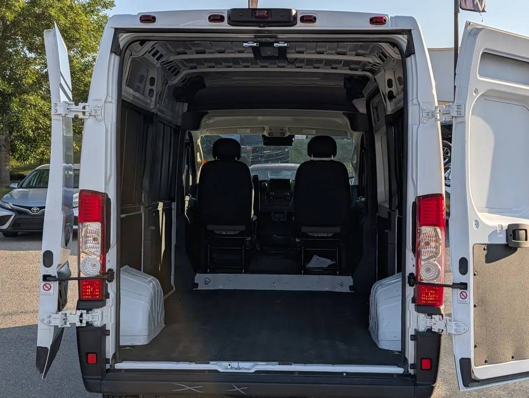 2025 RAM, Import Kanada — Foto 6 z 12