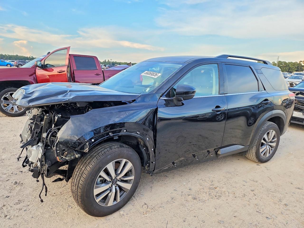 2026 Nissan PATHFINDER SL, schwarz, 7.619 km, Import USA — Foto 1