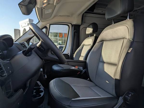 2025 RAM, Import Kanada — Foto 10 z 12