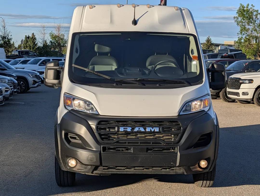 2025 RAM, Import Kanada — Foto 2 z 12