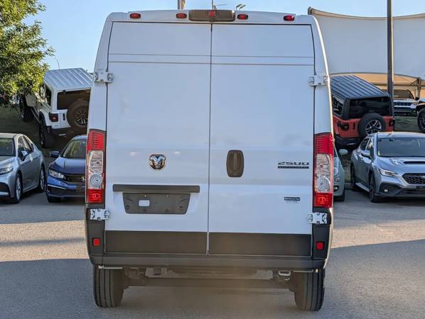 2025 RAM, Import Kanada — Foto 5 z 12