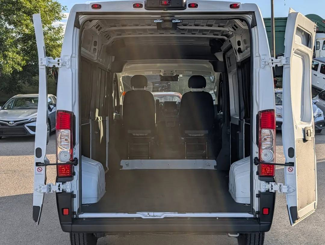 2025 RAM, Import Kanada — Foto 9 z 12