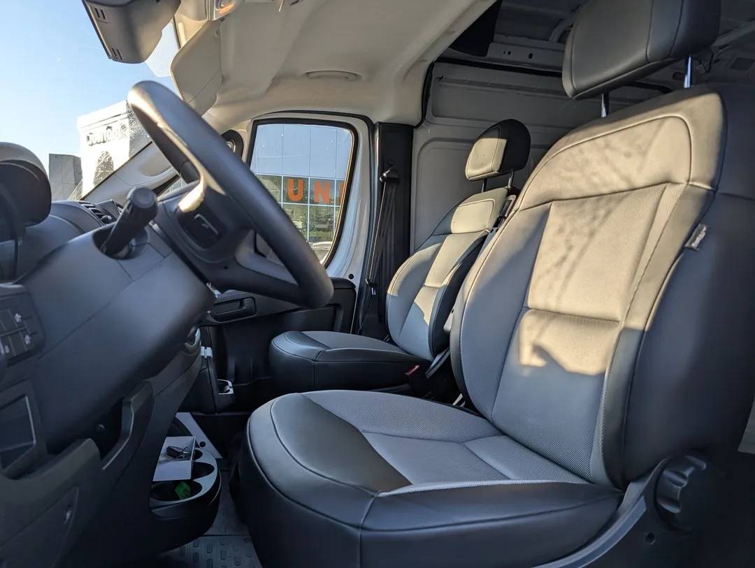 2025 RAM, Import Kanada — Foto 10 z 12