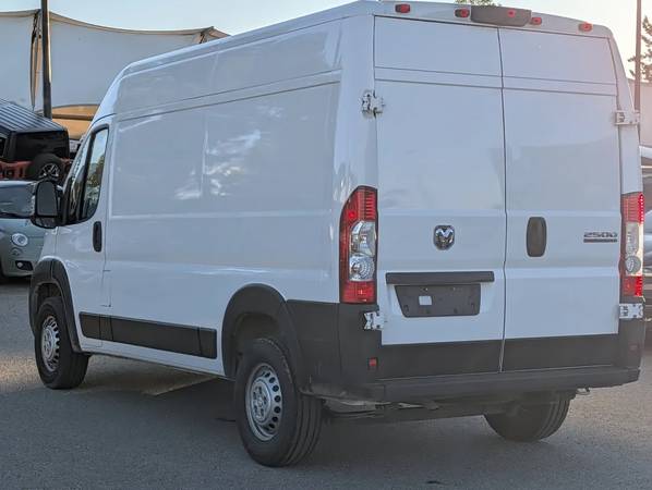 2025 RAM, Import Kanada — Foto 4 z 12