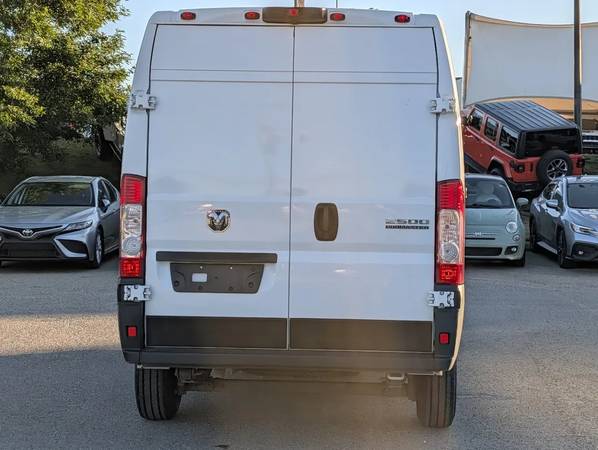 2025 RAM, Import Kanada — Foto 5 z 12