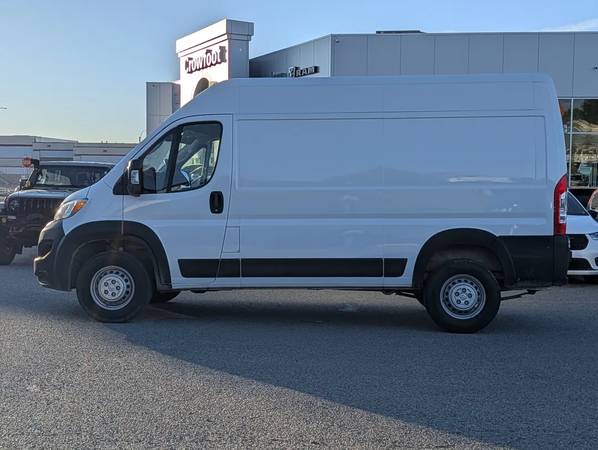 2025 RAM, Import Kanada — Foto 7 z 12