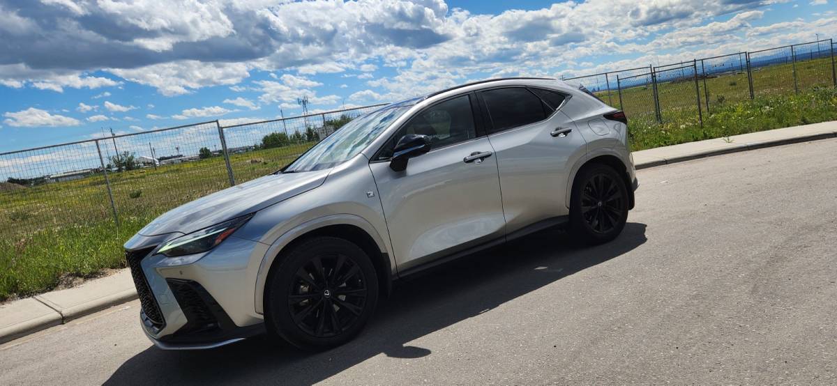 2022 Lexus, Import Kanada — Foto 2 z 7