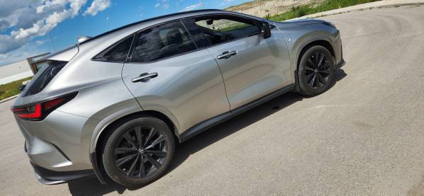 2022 Lexus, Import Kanada — Foto 3 z 7